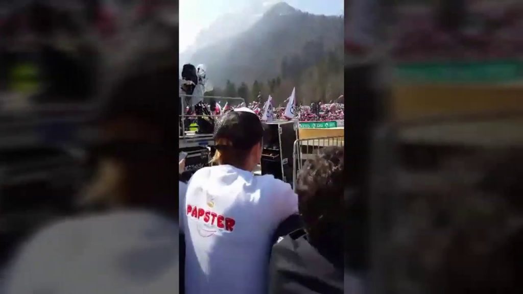 Prevca po skoku poljubil slovenski navijač