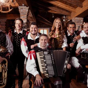 Tjaša Božič in Firbci predstavljajo MALO GOR