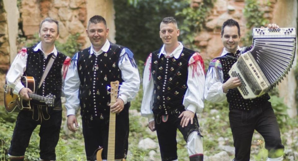 Dolenjski veseljaki
